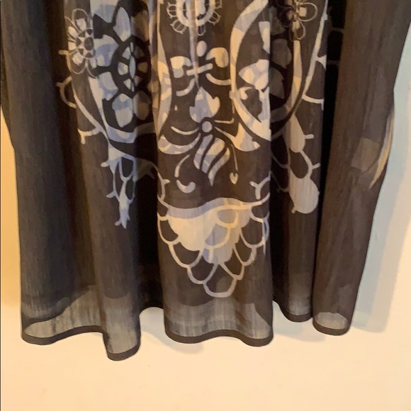 Beautiful & Flowing Sleeveless Tunic! - Picture 5 of 7